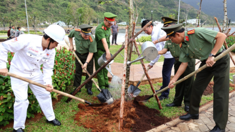 Vietsovpetro khởi công giai đoạn 2 ‘Tuyến đường hoa anh đào’ tại Côn Đảo