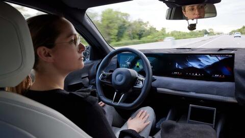 Xe BMW sẽ tích hợp tính năng chuyển làn bằng mắt