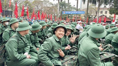 Thanh niên Hà Đông phấn khởi, xúc động trong ngày hội giao quân