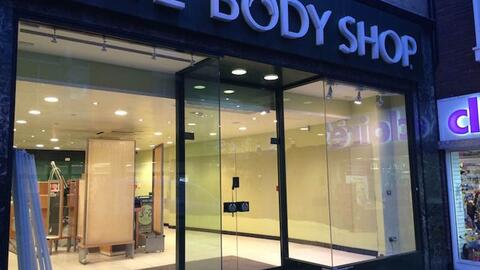 Ngày tàn của The Body Shop: Huyền thoại mỹ phẩm 47 năm, chất lượng tốt, thân thiện môi trường nhưng vẫn phá sản vì bị giới trẻ chê "già và đắt"