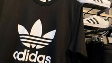 Điều chưa từng có trong lịch sử 30 năm vừa xảy ra với Adidas