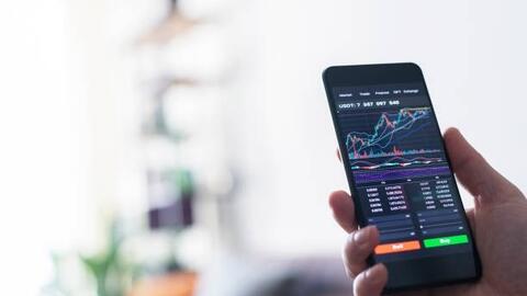 Dòng tiền e ngại, VN-Index tiếp tục "giằng co" với thanh khoản thấp