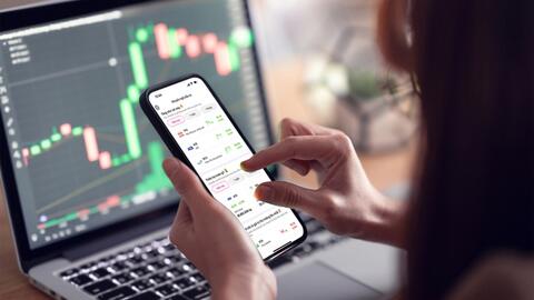 MoMo hợp tác với CVS ra mắt sản phẩm Chứng khoán: Người dùng có thể mua cổ phiếu ngay trên MoMo, giao dịch từ 1 cổ