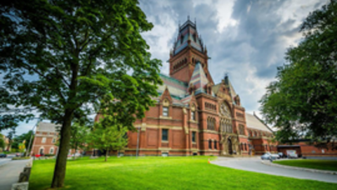 Câu nói kinh điển của Đại học Harvard: Trên đời không có khó khăn thực sự nào, nếu mục tiêu của bạn là bên kia biển lớn thì đừng dừng lại trước những con sóng vỗ