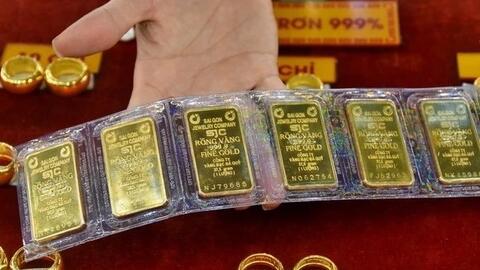 Người dân kêu khó mua vàng, một nhà băng vừa quyết định mở rộng thêm 6 điểm bán