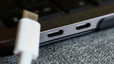 Sạc smartphone bằng bộ sạc USB-C của laptop liệu có an toàn?