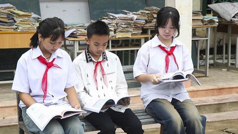 NXBGDVN cam kết đồng hành cùng học sinh và các trường vùng bão lũ