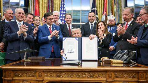 Chính phủ Mỹ mở cửa trở lại, nhưng chia rẽ chưa kết thúc