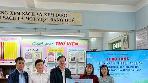 Đà Nẵng trao 11.735 bản sách, trị giá 217 triệu đồng cho 2 trường học sau lũ