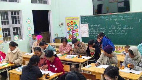 Giữ lớp xóa mù chữ giữa mùa mưa vùng cao