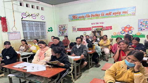 Vượt núi rừng, dạy chữ cho những ước mơ muộn