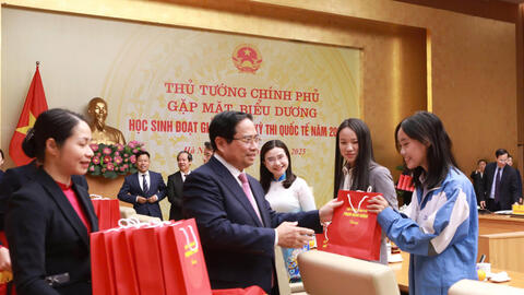 Nóng trong tuần: Phê duyệt bộ SGK thống nhất; biểu dương HS đoạt giải quốc tế