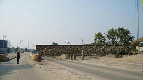 Phá dỡ trạm thu phí ngừng hoạt động suốt gần 10 năm