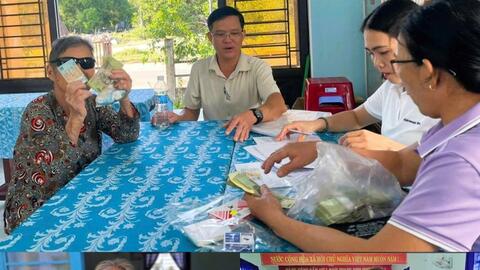 Đà Nẵng trao quà Tết sớm, sưởi ấm lòng người dân khó khăn