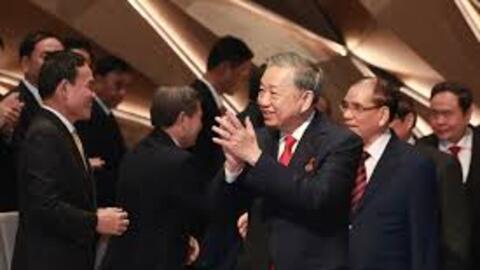 Tổng Bí thư dự lễ tuyên dương 96 Bí thư chi bộ xuất sắc và trao Giải Búa liềm Vàng