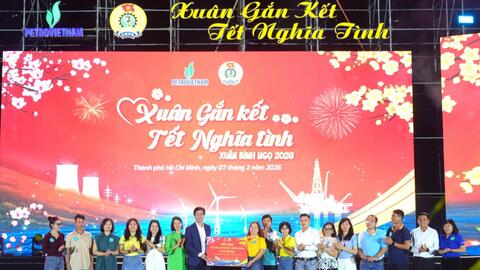 Trao 10,5 tỉ đồng chăm lo cho các hoàn cảnh khó khăn dịp Tết Nguyên đán