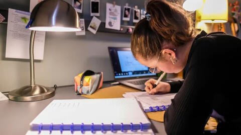 Học sinh nhập cư tại Mỹ học trực tuyến trong nỗi lo trục xuất