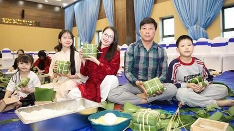 San sẻ Tết ấm no từ những chiếc bánh chưng nghĩa tình của Công ty TTH Group