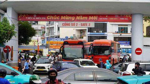 Giao thông cửa ngõ miền Tây ngày 28 Tết, đông nhưng không kẹt
