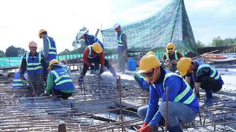 Để cao tốc Biên Hòa - Vũng Tàu sớm về đích, nhiều công nhân ăn Tết tại công trường