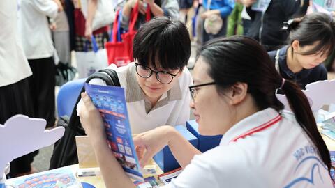 Đam mê game có học được nhân văn?