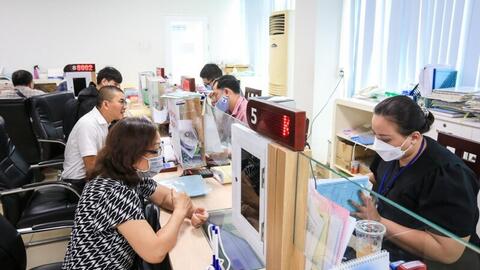 Viên chức được tiếp nhận vào công chức xếp lương ra sao?