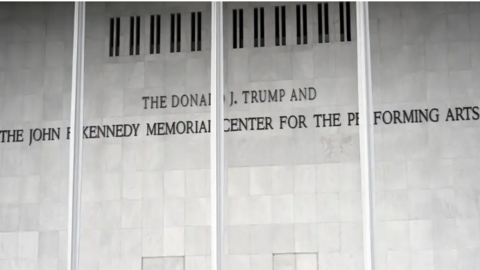 Thẩm phán Mỹ ra phán quyết tên của ông Trump phải được gỡ bỏ khỏi Trung tâm Kennedy