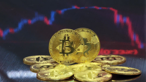 Bitcoin lùi về 63.000 USD khi “cá voi” Strategy phát tín hiệu bán ra