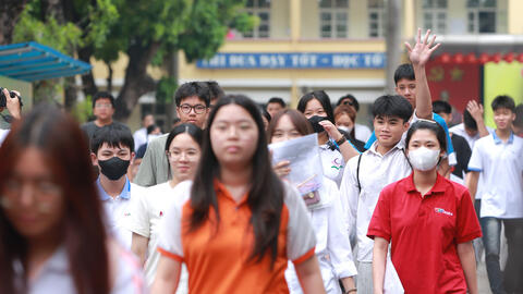 Nụ cười rạng rỡ của các sĩ tử trong buổi thi cuối kì thi tốt nghiệp THPT 2026