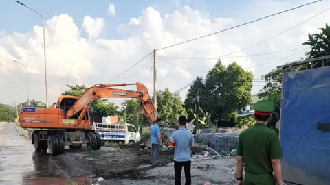 Bảo vệ hành lang an toàn giao thông trên đường Hồ Chí Minh