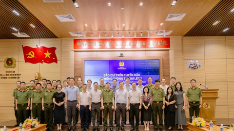 Báo chí giữ vai trò tuyến đầu trong bảo vệ sự thật và đấu tranh chống thông tin sai lệch trên không gian mạng