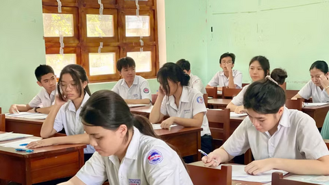 Đề xuất phạt tới 50 triệu với hành vi lôi kéo học sinh học thêm sai quy định