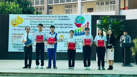 Một trường phổ thông ở TPHCM có 35% học sinh lớp 11 đạt 7.0 IELTS trở lên