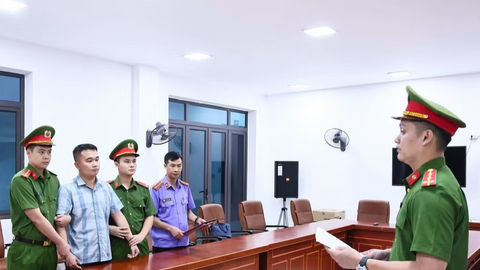 Thi hành Lệnh giữ khẩn cấp một giáo viên của Trường THPT Chuyên Tuyên Quang