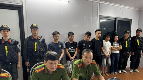 Khởi tố nữ giám đốc công ty thủy sản dùng 2,3 tỷ đồng "bôi trơn" để buôn lậu