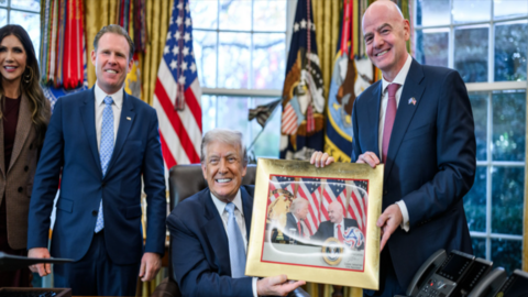 Tổng thống Mỹ Donald Trump bày tỏ sự ủng hộ với Chủ tịch FIFA Infantino