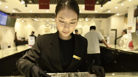 Bạc lao dốc, “ông lớn” trang sức chuyển cược sang bạch kim
