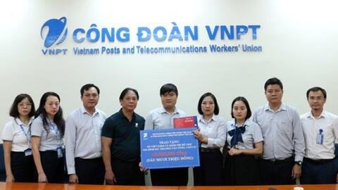 Công đoàn VNPT trao sổ tiết kiệm 60 triệu đồng hỗ trợ đoàn viên khó khăn