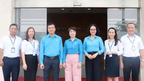 Ban Công đoàn Công an nhân dân làm việc với Công đoàn cơ sở MobiFone Cần Thơ