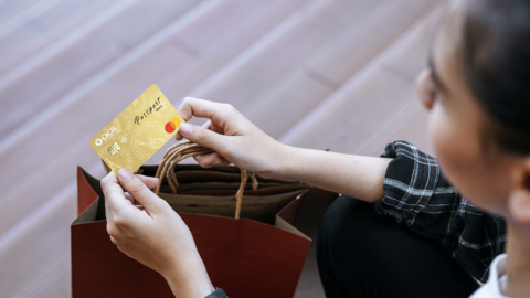 Quản lý dòng tiền chủ động cùng thẻ ghi nợ OCB Mastercard Passport Debit