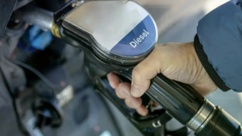 EU họp khẩn về giá dầu diesel tăng vọt trước sức ép từ Mỹ