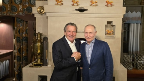 Cựu Thủ tướng Đức đến chúc mừng sinh nhật ông Putin tại nhà riêng
