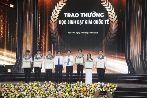 <a href="/tieu-diem-24h" title="Tiêu điểm 24h" rel="dofollow">Tiêu điểm 24h</a>