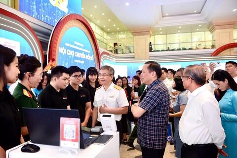 <a href="/doanh-nghiep" title="Doanh nghiệp" rel="dofollow">Doanh nghiệp</a>
