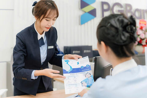 <a href="/ngan-hang" title="Ngân hàng" rel="dofollow">Ngân hàng</a>
