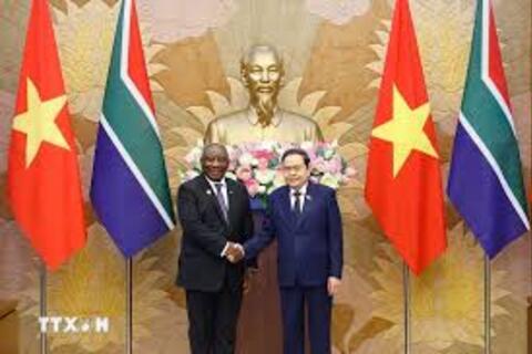<a href="/tieu-diem-24h" title="Tiêu điểm 24h" rel="dofollow">Tiêu điểm 24h</a>
