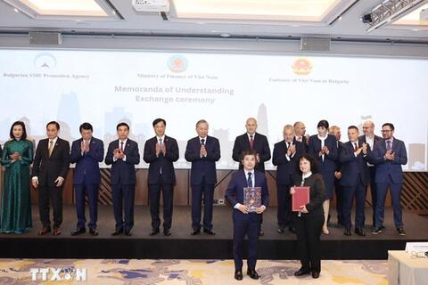 <a href="/dau-tu-hop-tac" title="Đầu tư - Hợp tác" rel="dofollow">Đầu tư - Hợp tác</a>