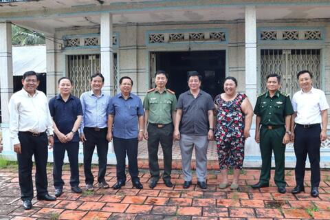 <a href="/thi-truong" title="Thị trường" rel="dofollow">Thị trường</a>