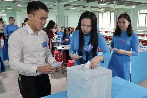 <a href="/doanh-nghiep" title="Doanh nghiệp" rel="dofollow">Doanh nghiệp</a>