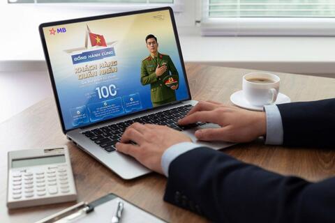 <a href="/ngan-hang" title="Ngân hàng" rel="dofollow">Ngân hàng</a>